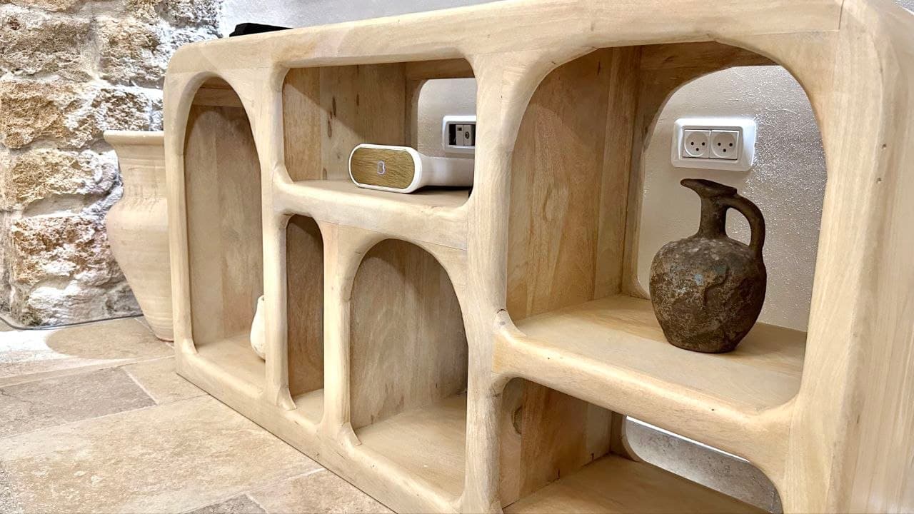 Knight's Loft with Jacuzzi — Old Acre — 5