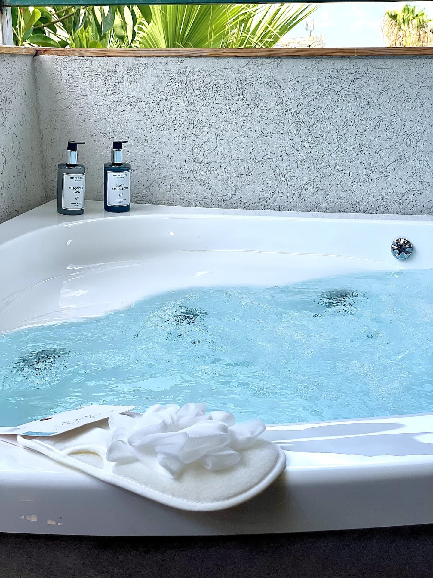 Authentic Studio with Jacuzzi in the Center — 5